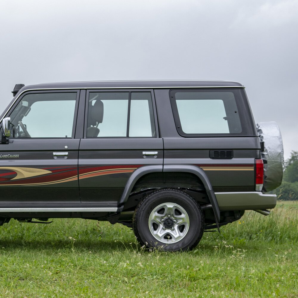 GRJ71 Reserverrad am Heck