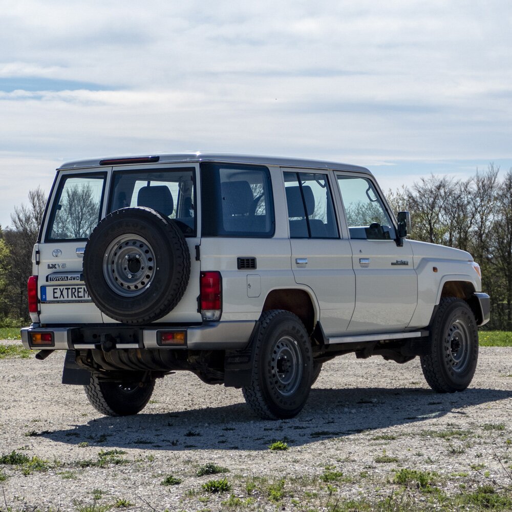 GRJ76 Lackierung: weiss 058